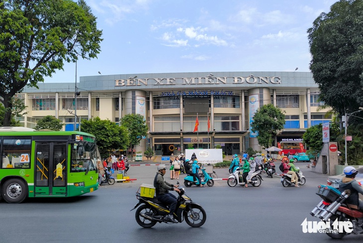 Toàn cảnh Hàng Xanh đến cầu Bình Triệu: Kẹt xe “không lối thoát” và nhà cửa xô lệch chờ TOD - Ảnh 13.