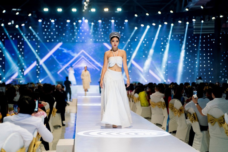 Thái Tuấn Fashion Show quy tụ dàn siêu mẫu đình đám - Ảnh 4.