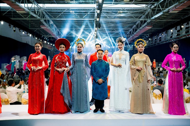 Thái Tuấn Fashion Show quy tụ dàn siêu mẫu đình đám - Ảnh 10.