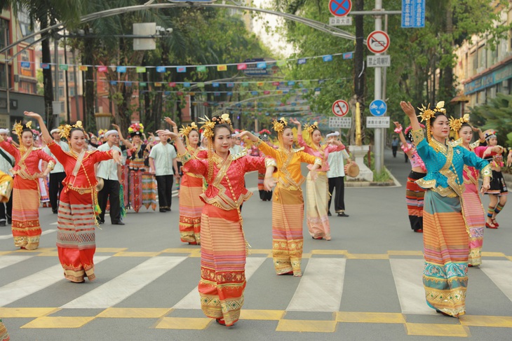 Trung Quốc miễn visa cho du khách Việt Nam đến châu tự trị sát Myanmar - Ảnh 3.