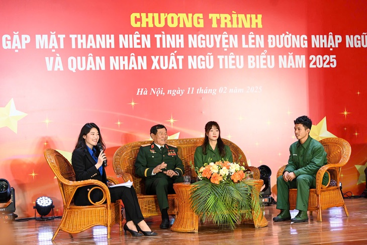 Nữ sinh dừng học thạc sĩ， tình nguyện nhập ngũ - Ảnh 3.