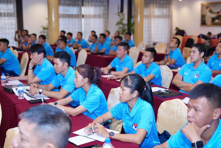 Ba trọng tài futsal Việt Nam không đạt thể lực - Ảnh 2.