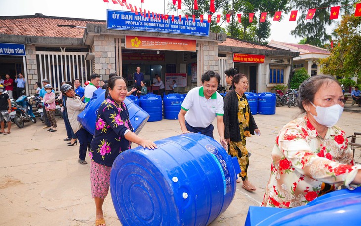 FE CREDIT đồng hành cùng phụ nữ tạo sinh kế - Ảnh 2.