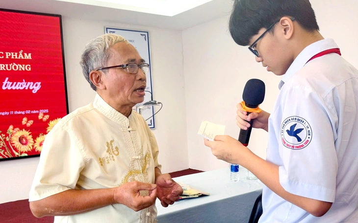 Ông Nguyễn Trọng Nghĩa gióng hồi trống khai mạc Ngày thơ Việt Nam 'Tổ quốc bay lên' - Ảnh 4.