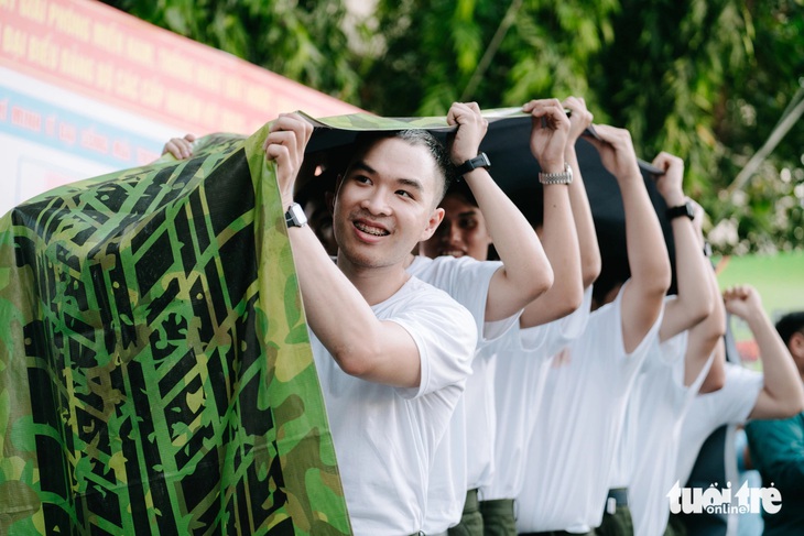 Kết nối， động viên tinh thần tân binh chuẩn bị nhập ngũ qua hội trại tòng quân TP.HCM năm 2025 - Ảnh 8.