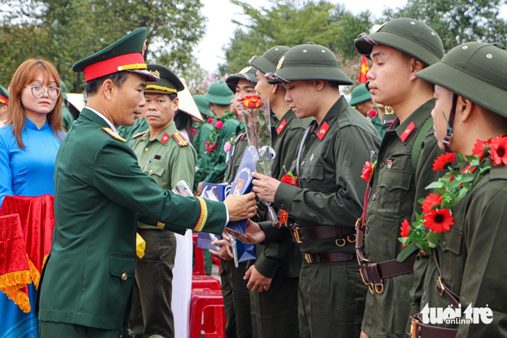 Hơn 1.400 thanh niên Đà Nẵng khí thế lên đường nhập ngũ - Ảnh 4.