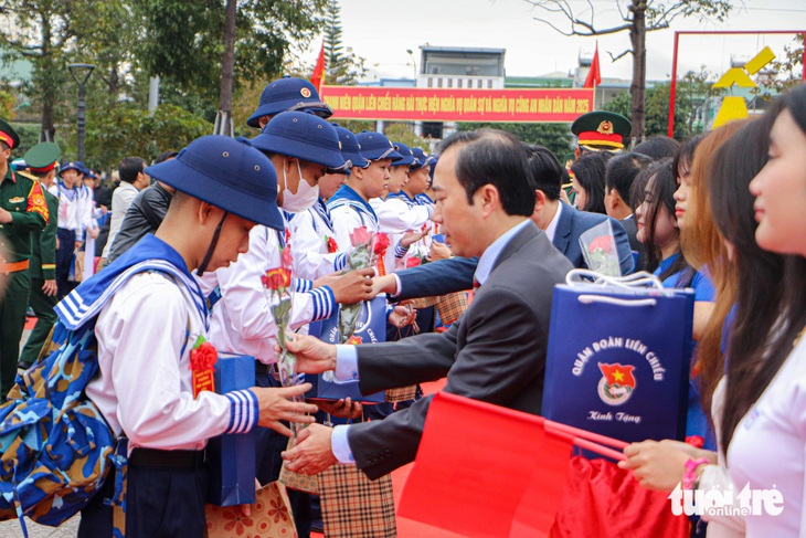 Hơn 1.400 thanh niên Đà Nẵng khí thế lên đường nhập ngũ - Ảnh 8.