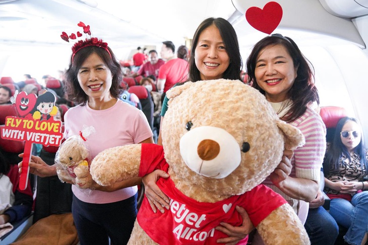 Bay Vietjet là có gấu trong mùa lễ Valentine này - Ảnh 6.