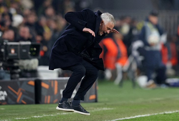 Tin tức thể thao sáng 14-2: Đoàn quân của HLV Mourinho đặt một chân đi tiếp ở Europa League - Ảnh 1.