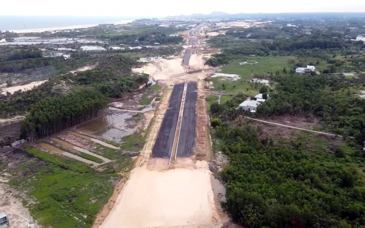 24 cán bộ Ban thường vụ Tỉnh ủy Bà Rịa - Vũng Tàu quản lý nghỉ hưu trước tuổi, thôi việc - Ảnh 3.