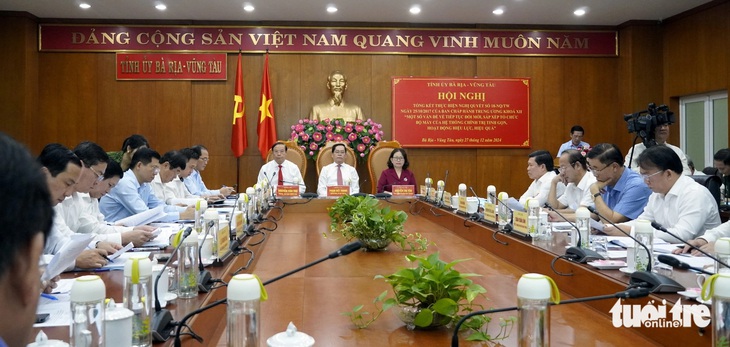 24 cán bộ Ban Thường vụ Tỉnh ủy Bà Rịa - Vũng Tàu quản lý nghỉ hưu trước tuổi, thôi việc - Ảnh 1.