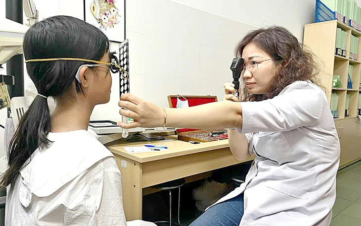 Đột phá kỹ thuật chữa cận thị bằng điện, không cần phẫu thuật - Ảnh 2.