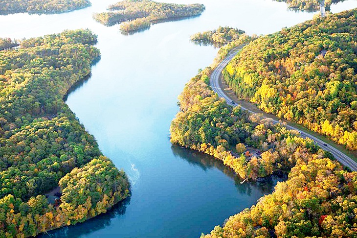 Bay trên dòng Mississippi hùng vĩ - Ảnh 1.