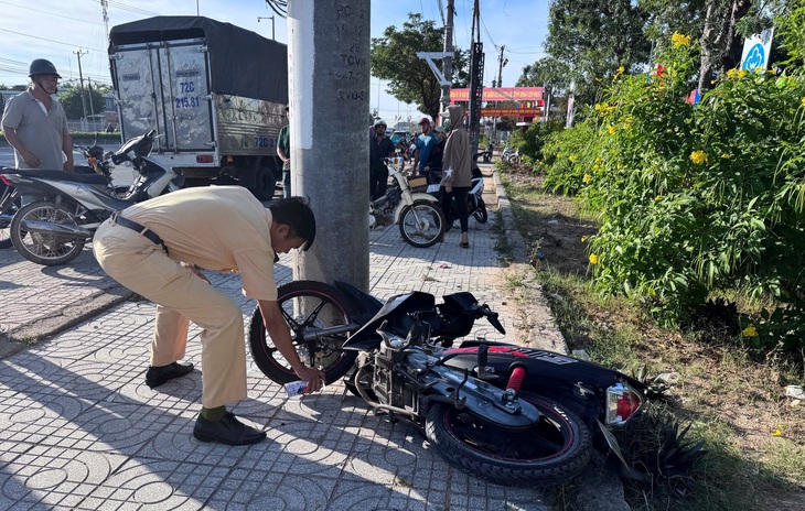 Nữ sinh lớp 12 tử vong trên đường đến trường vì tai nạn giao thông - Ảnh 1.