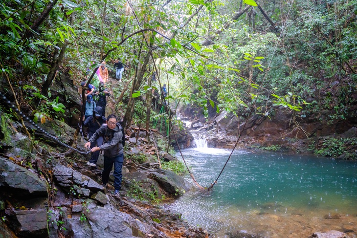 Trekking vườn quốc gia Bạch cùng Hoàng Lê Giang - Ảnh 5.