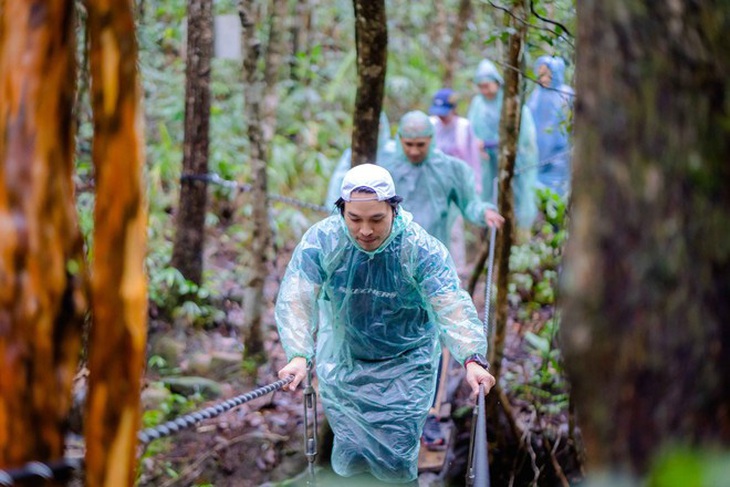 Trekking vườn quốc gia Bạch cùng Hoàng Lê Giang - Ảnh 1.