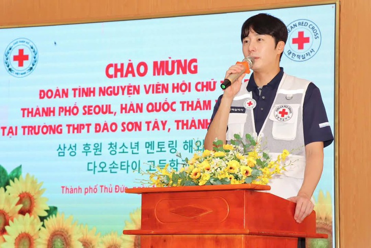 Jung Il Woo đến Việt Nam làm tình nguyện; Ra mắt show sống còn Tân binh toàn năng - Ảnh 2.