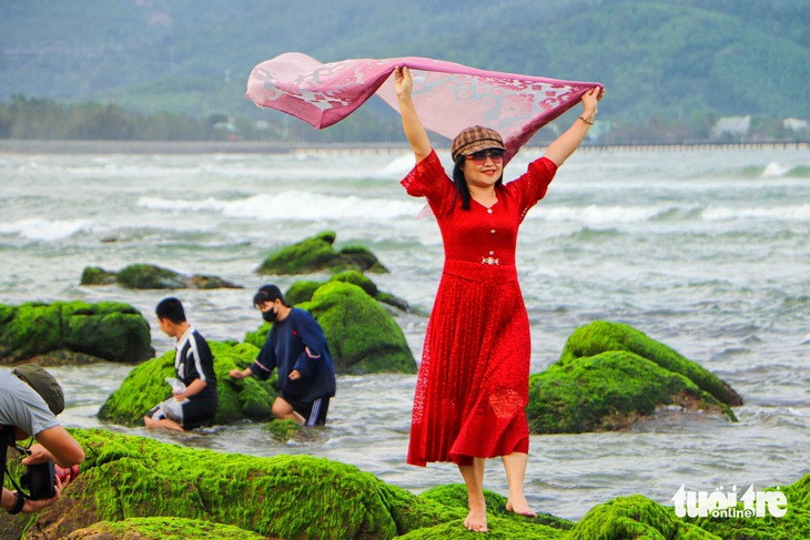 Ngắm bãi rêu xanh làm hàng ngàn du khách say đắm tại Đà Nẵng - Ảnh 9.