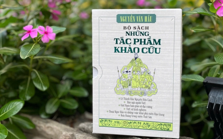 Kẻ nhìn các bóng ma - Ảnh 1.