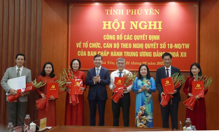 Phú Yên bổ nhiệm 9 giám đốc cấp sở và tương đương - Ảnh 1.