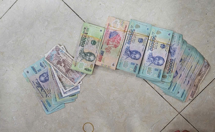 Kẻ cướp ở FPT Shop là sinh viên năm 4, lún sâu nợ nần 180 triệu đồng - Ảnh 3. Kẻ cướp ở FPT Shop là sinh viên năm 4, lún sâu nợ nần 180 triệu đồng - Ảnh 3.