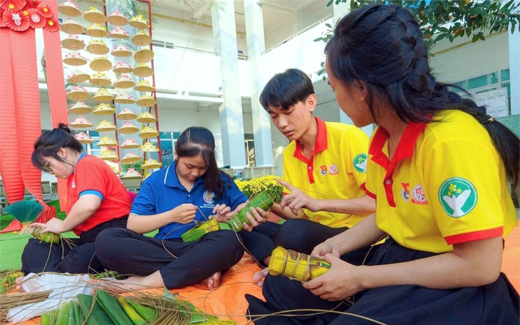 Hoạt động tình nguyện là phương thuốc tốt nhất chống lại lo âu - Ảnh 3.