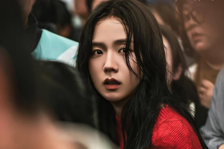 Phim về zombie của Jisoo lập thành tích đầu tiên - Ảnh 2.