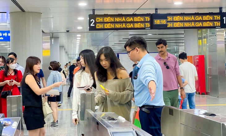 Tổng Bí thư Tô Lâm đi metro số 1 TP.HCM - Ảnh 3.