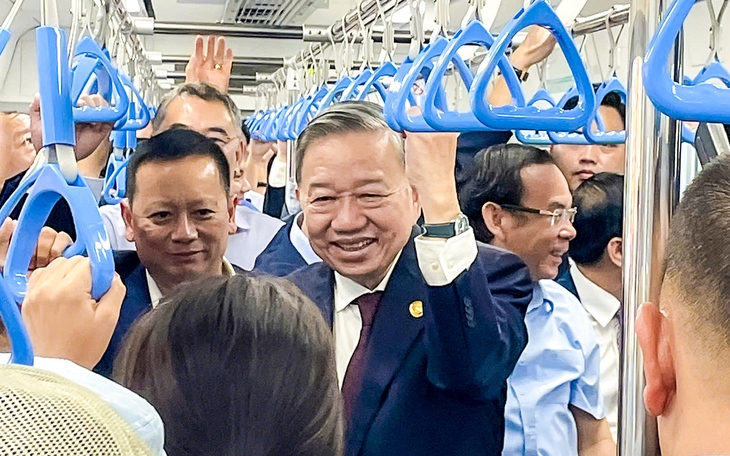 Tổng Bí thư Tô Lâm đi metro số 1 TP.HCM