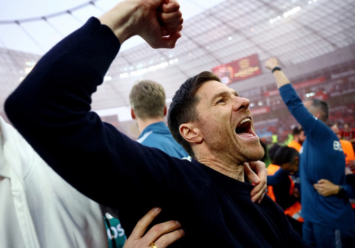 HLV Xabi Alonso lập kỷ lục độc nhất vô nhị tại Bundesliga - Ảnh 1.