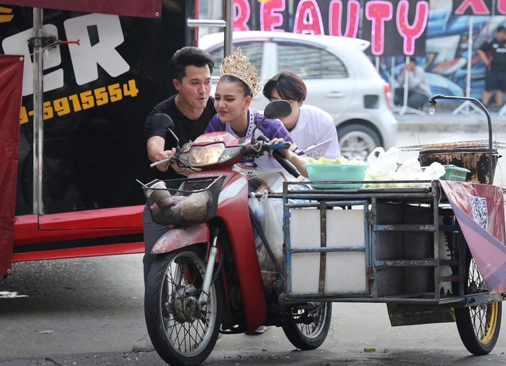 Thí sinh Miss Grand Thailand 2025 đi xe rác, đu container đi thi - Ảnh 6.