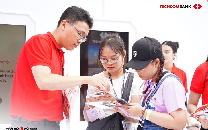 Techcombank ba năm liên tiếp được vinh danh là 'Ngân hàng số tốt nhất Việt Nam' - Ảnh 3.