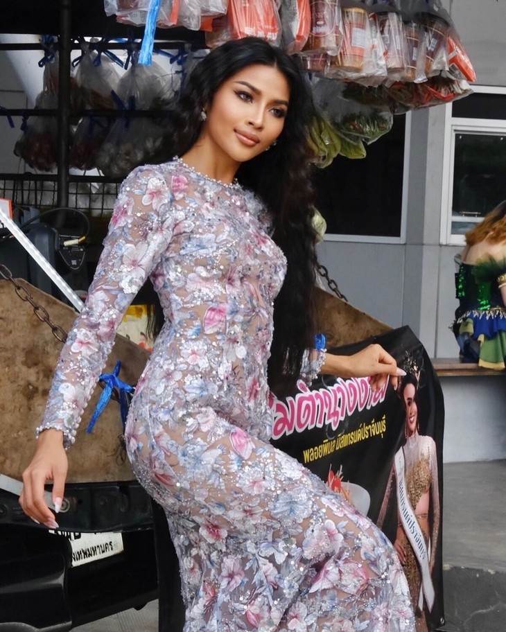 Thí sinh Miss Grand Thailand 2025 đi xe rác, đu container đi thi - Ảnh 8.