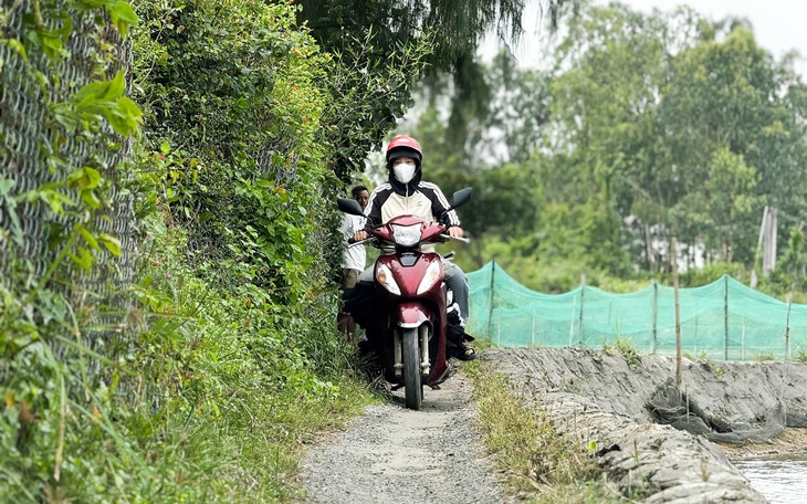 Khó tin: sau18 năm hiến đất, đường vẫn chưa làm, dân phải 'lội' bùn - Ảnh 2.