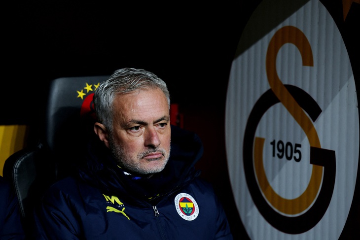 HLV Mourinho bị CLB Galatasaray cáo buộc phân biệt chủng tộc  - Ảnh 1.