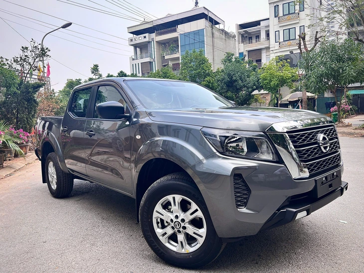 Tin tức giá xe: Nissan Navara giảm hơn 80 triệu tại đại lý, bản cao nhất chưa đến 900 triệu - Ảnh 1.