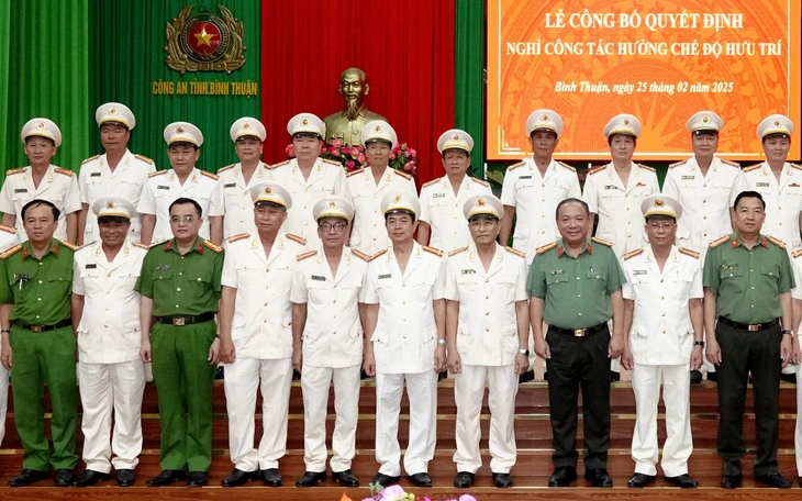 23 cán bộ lãnh đạo cấp phòng Công an An Giang nghỉ hưu trước tuổi - Ảnh 2.