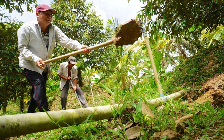 Long An khẩn trương lắp thêm đường ống đưa nước về vùng hạn mặn - Ảnh 2.