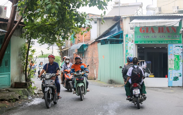 Tin tức sáng 26-2: TP.HCM thêm điểm tiếp nhận cấp, đổi giấy phép lái xe; Phạt công ty 'ém' tài liệu - Ảnh 1.