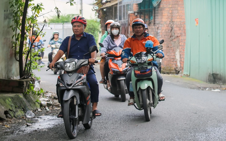 Ngày đầu tiên Cảnh sát giao thông TP.HCM tiếp nhận thủ tục sát hạch, cấp, đổi giấy phép lái xe - Ảnh 2.