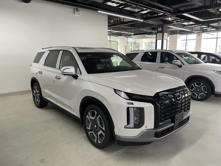 Tin tức giá xe: Hyundai Palisade giảm tới 100 triệu, bản cao rẻ ngang Kia Sorento bên dưới - Ảnh 1.