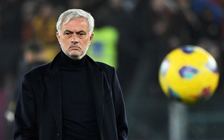 Jose Mourinho đốp chát với học trò bị loại vì thừa cân - Ảnh 2.