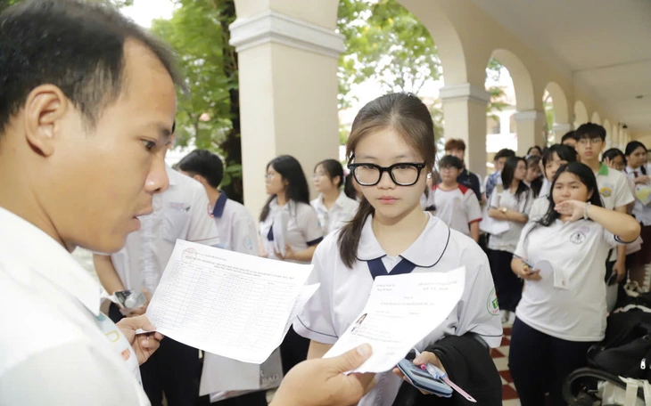 Đề thi văn học sinh giỏi TP.HCM có chủ đề 'bước khỏi lối mòn' - Ảnh 4.