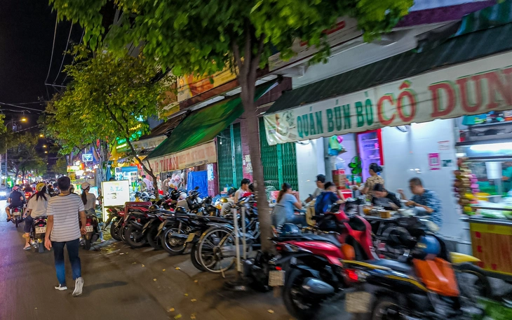 TP.HCM sẽ xử lý dứt điểm lấn chiếm vỉa hè, phê bình địa phương làm chậm - Ảnh 2.
