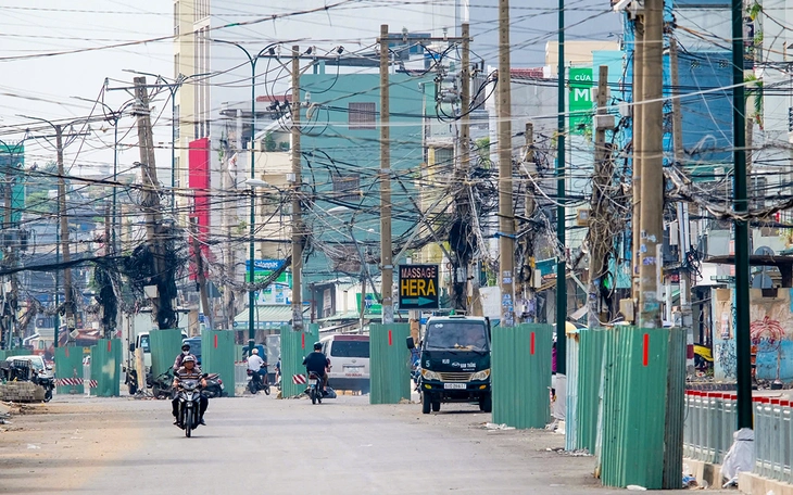 Phường ở quận 6 mời đơn vị công ngoài thời gian giấp phép cấp gây kẹt xe làm việc - Ảnh 3.