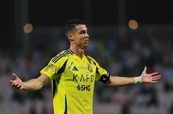 Ronaldo xin lỗi sau khi trận đấu của Al-Nassr hoãn gần 1 giờ vì tắc đường - Ảnh 1.