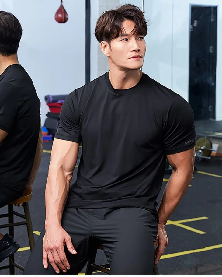 Dàn cast Running man 'sang chấn tâm lý' vì dọn nhà Kim Jung Kook - Ảnh 1.