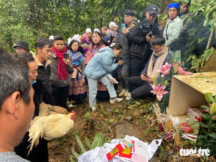 Độc đáo lễ hội cúng rừng người Mông xã Nà Hẩu với lời thề bảo vệ rừng - Ảnh 4.