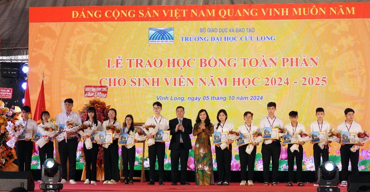 10 nhóm thí sinh được Trường đại học Cửu Long cấp học bổng - Ảnh 2.