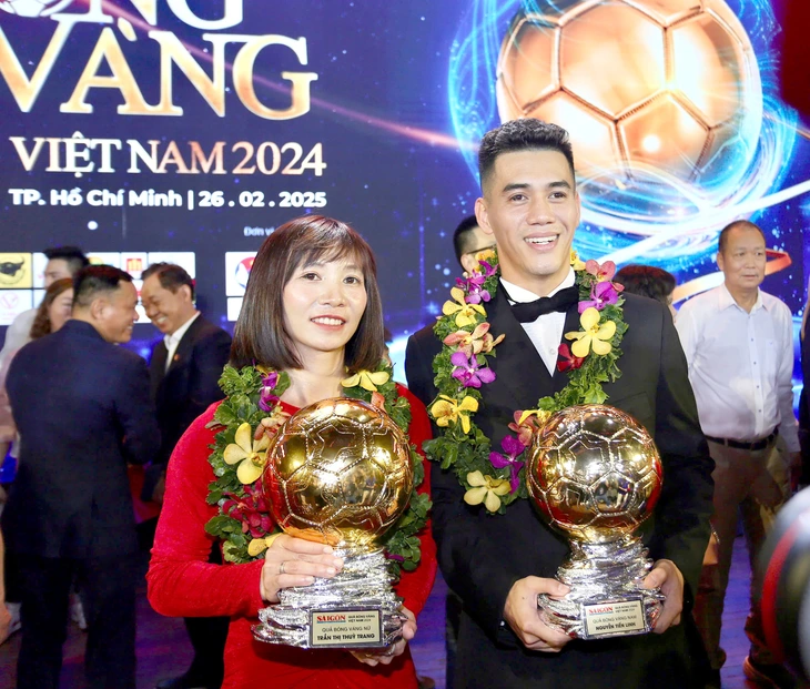 Quả bóng vàng Việt Nam 2024: Lần đầu đáng nhớ của Tiến Linh và Thùy Trang - Ảnh 1.